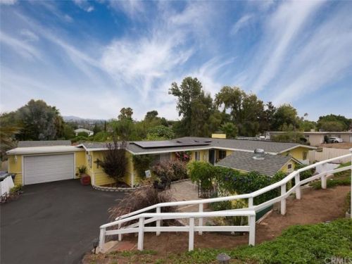 312 Morningside Ter, Vista, CA 92084-6136