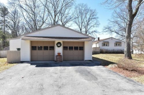 96 Rawlinson Dr, Coventry, RI 02816-5560