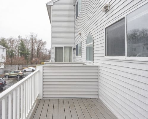 50 Staffordshire Commons Dr, Wallingford CT  06492-1755 exterior
