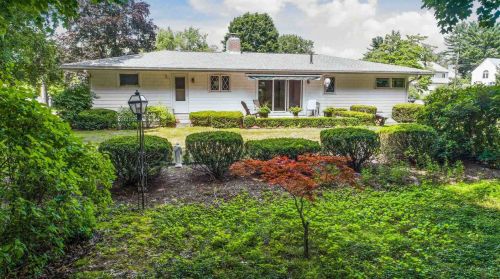 108 Parnell Pl, Nashua, NH 03060-5828