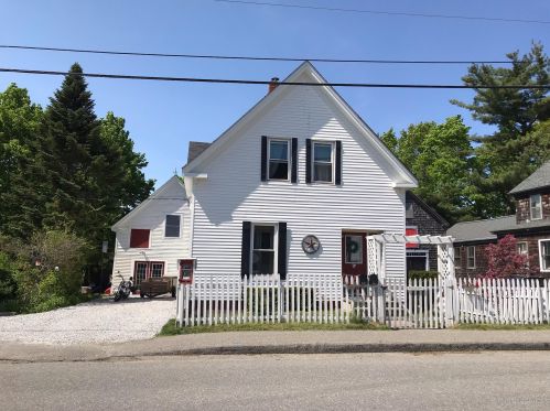 41 Pleasant St, Rockland, ME 04841-2711