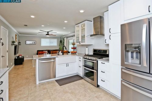 5202 Clovis Ct, Concord, CA 94521-3837