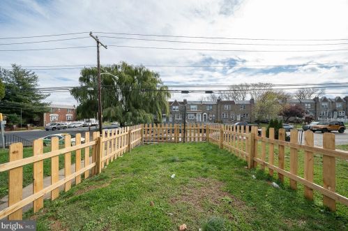 6338 Large St, Philadelphia, PA 19149-2745