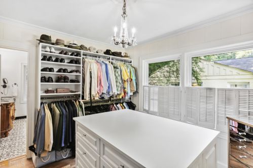 2885 Mornington Dr, Atlanta GA  30327-1272 exterior