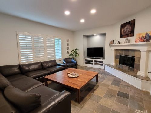 33 Commonwealth, Irvine CA  92618-7003 exterior