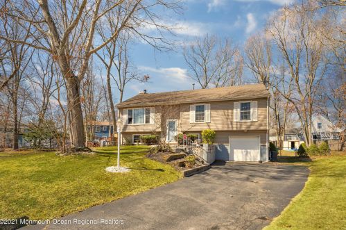 213 Luther Dr, Lakehurst, NJ 08759-6231