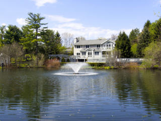 9 Farm Cottage Rd, Gladstone, NJ 07934-2008