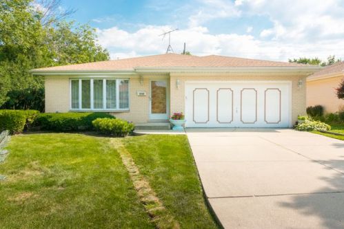 7133 Oakton Ct, Niles IL  60714-3047 exterior
