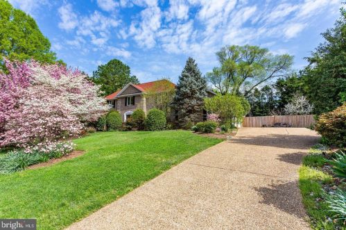 6802 Langley Springs Ct, Mc Lean, VA 22101-2153