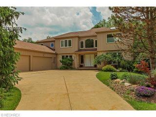 24650 Woodside Ln, Cleveland, OH 44122-4091