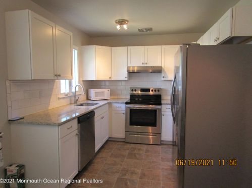 20-B Homestead Dr, Lakehurst, NJ 08759-1931