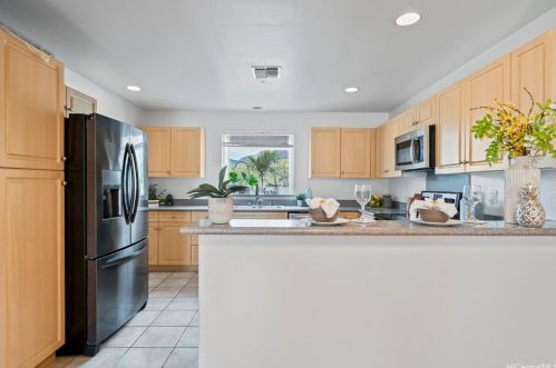 87-1033 Naakawelola St, Nanakuli, HI 96792