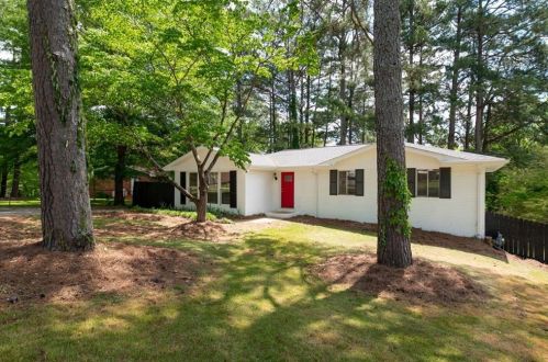 21 Vanguard Cir, Marietta, GA 30060-6639