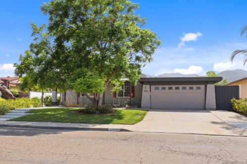 9033 Inverness Rd, Santee, CA 92071-2218