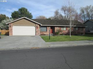 695 9th Dr, Hermiston, OR 97838-2546