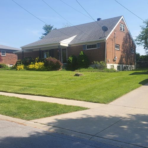 2621 Fairhill Dr, Cincinnati, OH 45239-7206