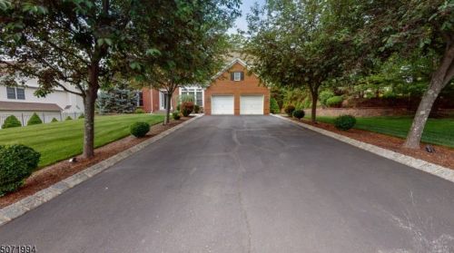 12 Oak Ln, Green Brook, NJ 08812-1859