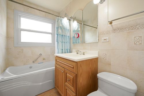 8830 Elmore St, Niles IL 60714-2413 exterior