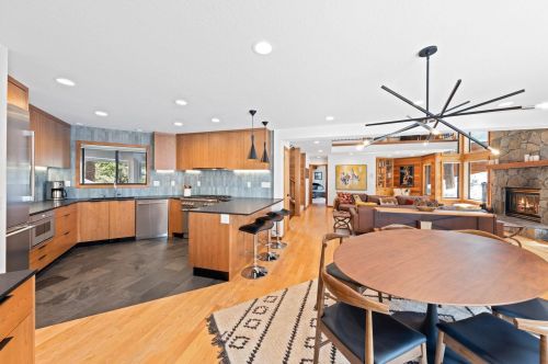 737 Conifer, Truckee CA  96161-3942 exterior