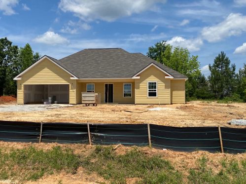 274 Locust St, Milner, GA 30257-3811
