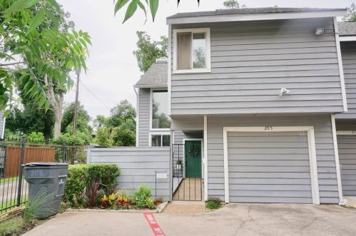 9251 Church Rd, Dallas, TX 75231-4981
