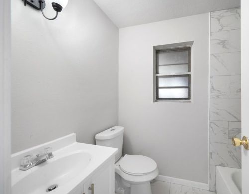 205 Bert St, Angleton TX 77515-5274 exterior