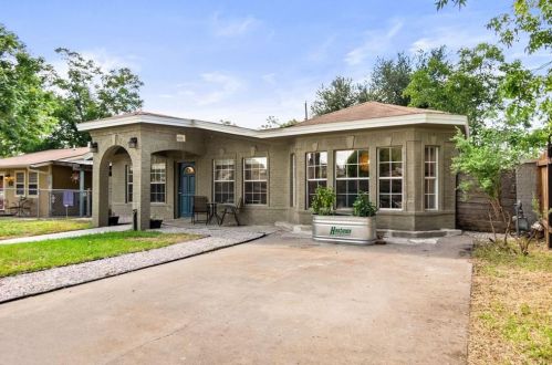 6609 Cruz St, Austin TX  78741-3519 exterior