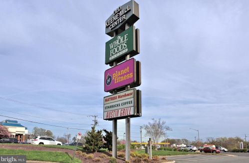 9270 Sprucewood Rd, Springfield VA  22015-3559 exterior