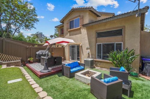 812 Daybreak Pl, Vista CA  92084-3347 exterior