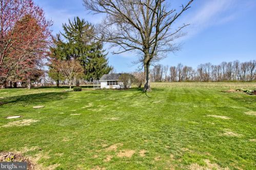 1853 Rockvale Rd, Lancaster PA  17602-1315 exterior