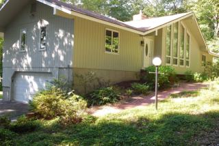 70 Meadow Hills Dr, Guilford, CT 06437-1249