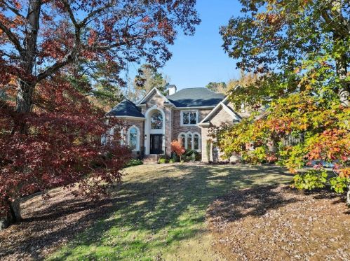 695 Highland Oaks Dr, Atlanta GA  30331-9210 exterior