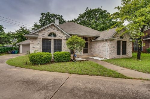 7624 Arbor Ridge Ct, Fort Worth TX  76112-4535 exterior