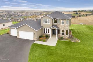 1304 Goodlander Rd, Selah, WA 98942-8756