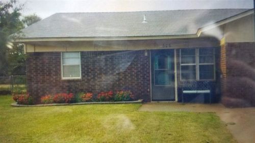 606 Lisa Ln, Waukomis, OK 73773-1000