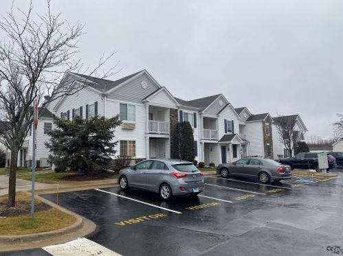 1003 Silverstone Dr, Carpentersville, IL 60110-1185