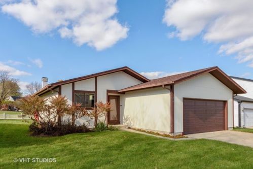 216 Apple Hill Ln, Streamwood, IL 60107-1055