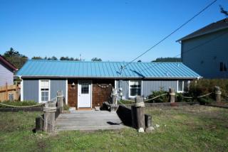 212 55th St, Newport OR  97365-1211 exterior