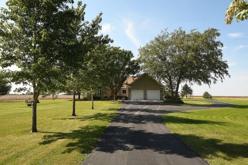 32220 Cedar Rd, Wilton Center, IL 60442-9185