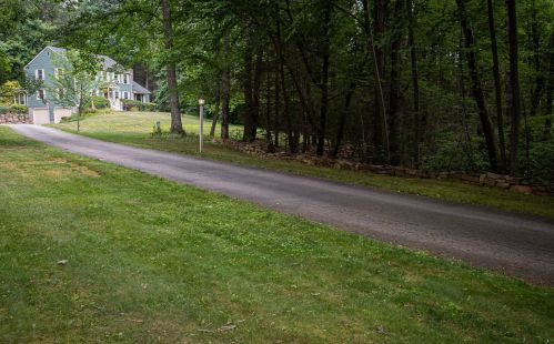 90 Faith Dr, Hampstead, NH 03841-2369