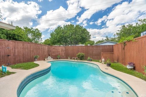 2049 Christie Ln, Carrollton TX 75007-3509 exterior