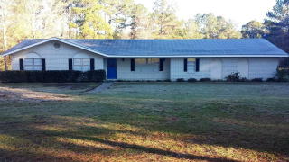 252 Norris Dr, Jesup, GA 31545-3012