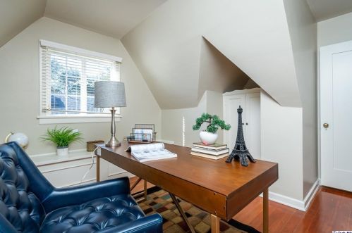 1357 Moncado Dr, Glendale CA  91207-1831 exterior