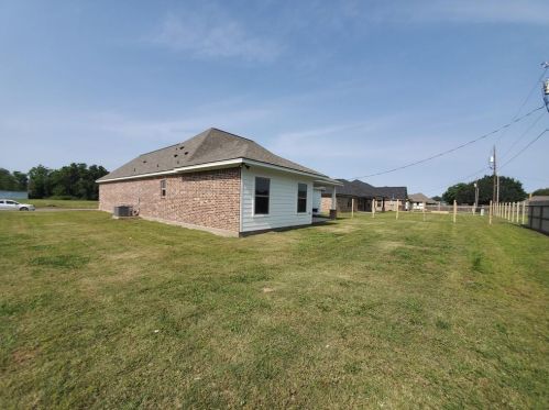 233 Shannon St, Angleton TX 77515 exterior