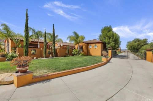 18643 Oak Park Dr, Riverside, CA 92504-9432