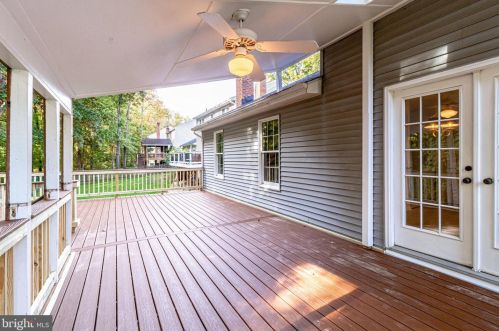 5901 Oakland Park Dr, Springfield VA  22015-2442 exterior