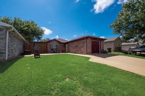 6802 Brookhaven Trl, Fort Worth TX  76133-6488 exterior