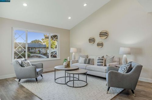 5209 Jomar Dr, Concord CA  94521-2341 exterior