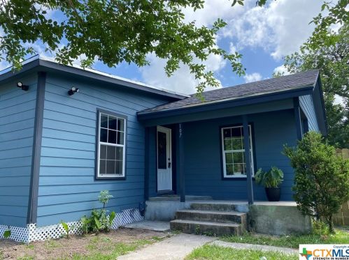 107 Charlotte Dr, Green Lake, TX 77979-3612