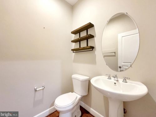 18947 Highland Park Dr, Triangle VA  22172-2067 exterior